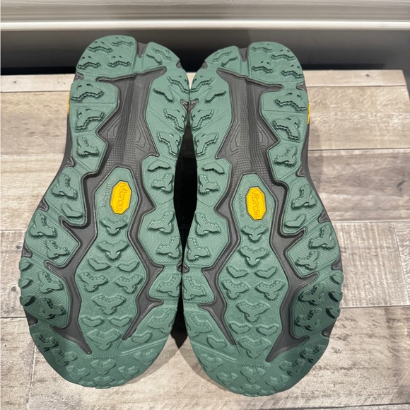 Men BRAND NEW! Hoka tennis shoe, NEVER WORN! - Picture 6 of 7